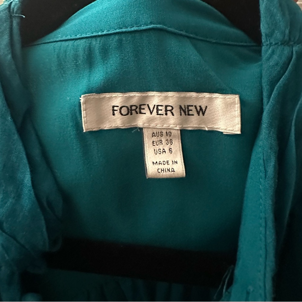 Forever New
Gwen Button Up Midi Dress - Picture 5 of 5